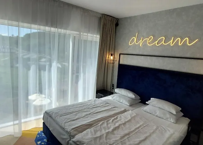 Biala Perla Czarna Gora *